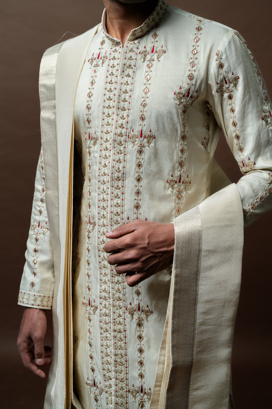 Crafted for elegance and tradition, this kurta-dhoti set brings together subtle floral detailing and regal silhouette. Perfect for weddings in Hyderabad or Banjara Hills.